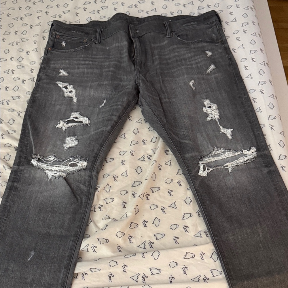 American Eagle Outfitters Charcoal Distressed Men's Jeans